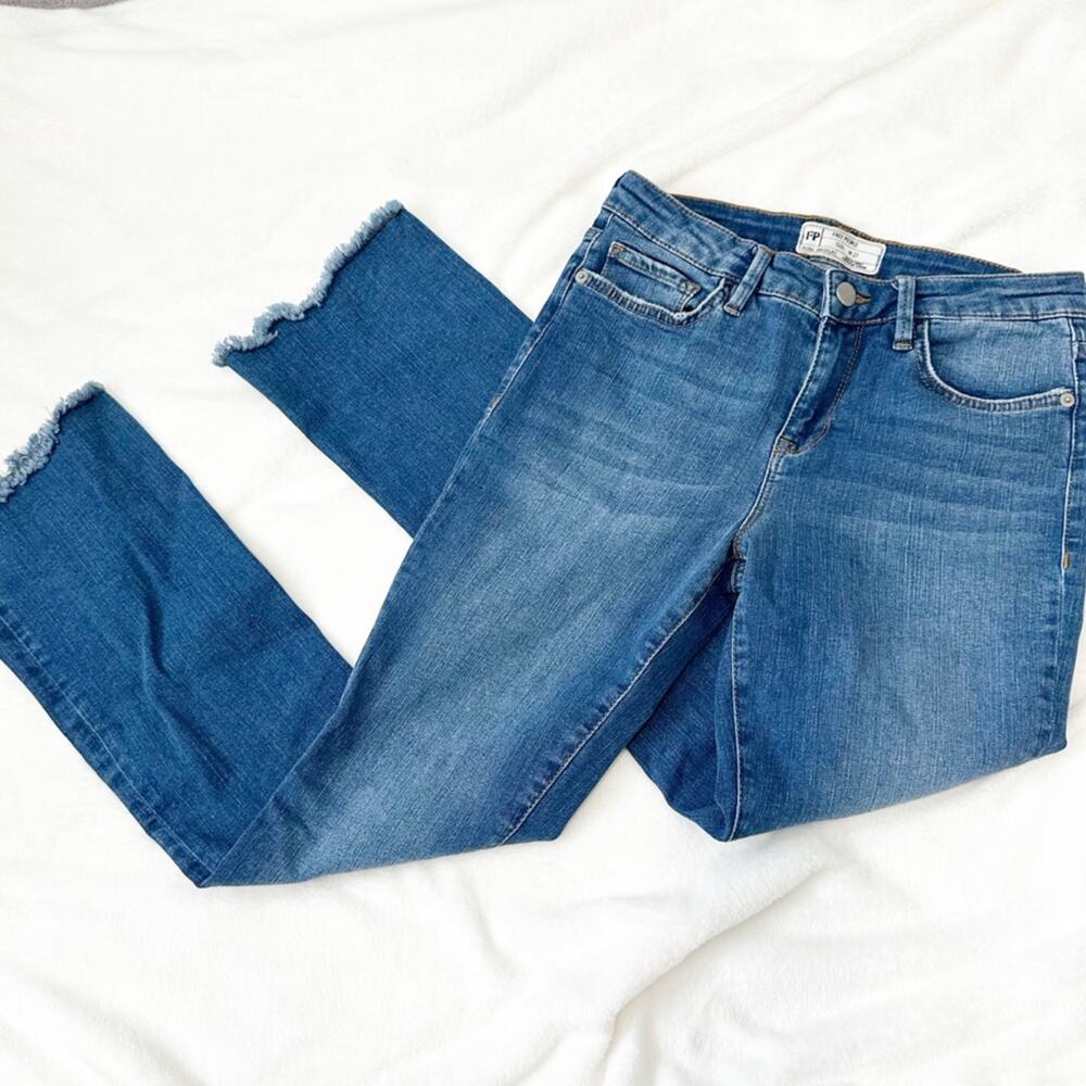 Free People high rise raw hem cropped jeans size 27 blue denim